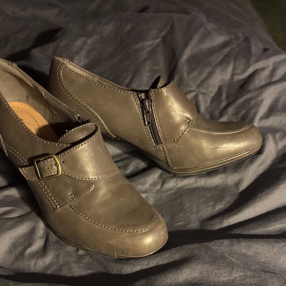 Clarks Emily2 Darcey Women's Taupe Leather Heeled Loafers - Picture 4 of 9